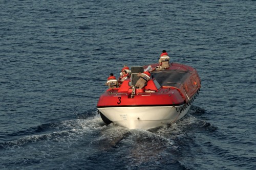 Λέμβος που μετέφερε πρόσφυγες συγκρούστηκε με σκάφος του Λιμενικού