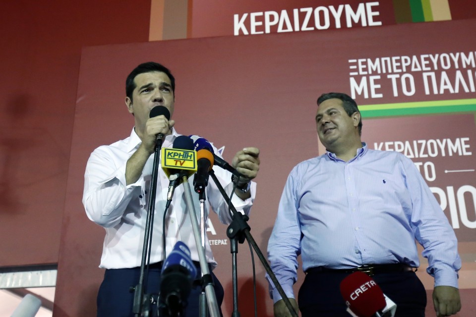 Alexis Tsipras celebrates after his victory / Ï ÁëÝîçò Ôóßðñáò ó