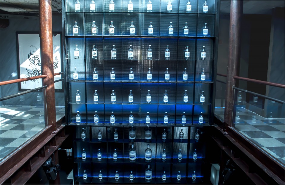 Η συρόμενη μπουκαλιέρα. 