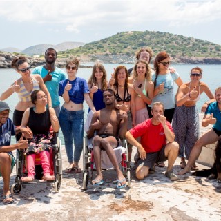 Το Drops Of Breath δεν είναι απλά η πρώτη υποβρύχια παράσταση στον κόσμο. Είναι μια μικρή κοινωνία κάτω από το νερό.