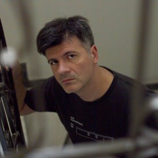 Περιμένοντας το μέλλον με τον Φοίβο, εκεί πίσω στην Καλλιθέα