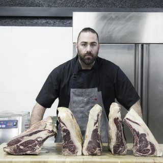 Ο Άρης Βεζενές έμαθε τους Έλληνες να τρώνε το μοσχάρι από την κορφή ως τα νύχια