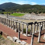 Αναστηλώνεται η δυτική δωρική στοά της Αγοράς στην αρχαία Μεσσήνη