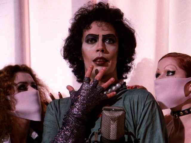 40 χρόνια Rocky Horror Picture Show: Πώς μια εμπορικά αποτυχημένη ταινία μετατράπηκε σε cult classic που συνεχίζει ακόμα και σήμερα να επηρεάζει την ποπ κουλτούρα;