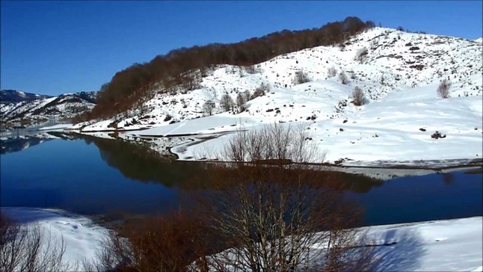 Η λίμνη το χειμώνα
