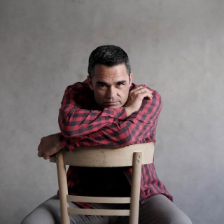 Ο Πιέρρος Ανδρακάκος αποφάσισε να γίνει σκηνοθέτης ένα βράδυ που χάθηκε στους δρόμους της Νέας Υόρκης