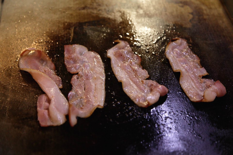 Το bacon που τσιρτσιρίζει.