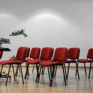 Τρεις μήνες, εννιά καλλιτέχνες, μια έκθεση και ένα νησί: τι συνέβη στο φετινό πρότζεκτ του Tinos Quarry Platform