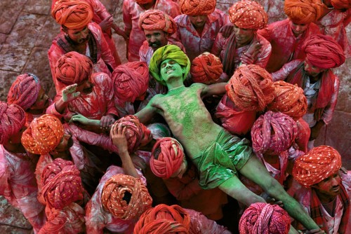 10 ατμοσφαιρικές φωτογραφίες από τον πολύχρωμο κόσμο της Ινδίας