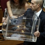 M’ ευρεία συναίνεση πέρασε από τη Βουλή ο νόμος για την ανακεφαλαιοποίηση