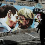 Πού φιλιέται στο στόμα η Μέρκελ με τον Τσίπρα;