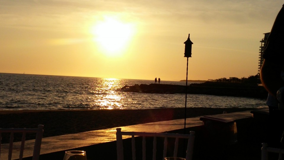 Όταν πέφτει ο ήλιος στον Ειρηνικό. Στην παραλία του Puerto Vallarta.