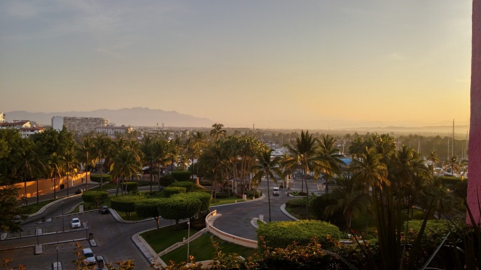 Ξημέρωμα στην πόλη. Και αναχώρηση. 