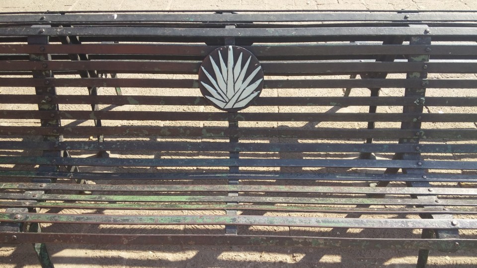 Και βρίσκεται παντού μέσα στην πόλη. 