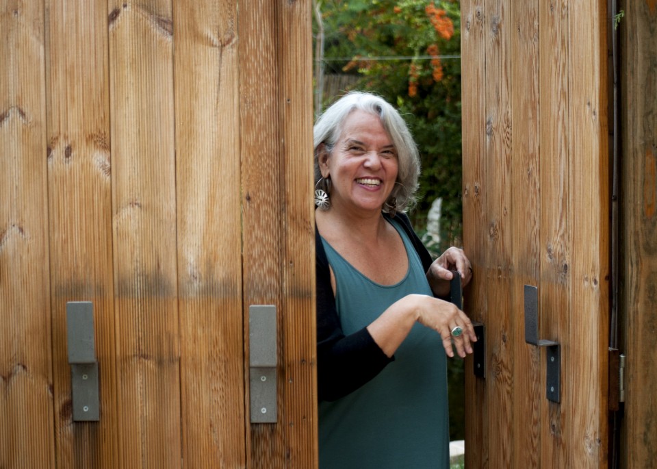 Η Μαρία Βλασσοπούλου στο σπίτι της στην Αττική. 