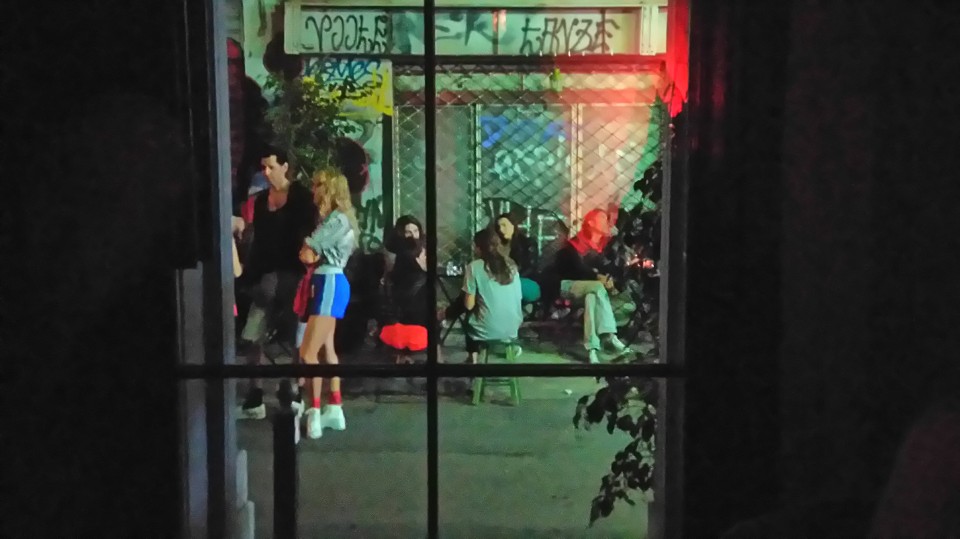 Μέσα από τη τζαμαρία του Barrett