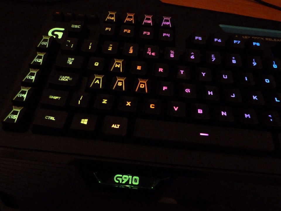 Logitech-G910-Orion-Spark-illumination-3