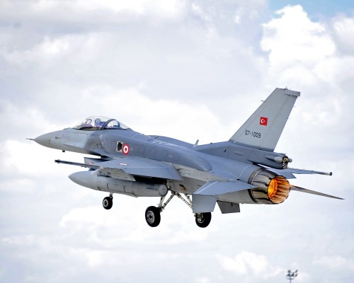 Η Τουρκία κατέρριψε αεροσκάφος κοντά στα σύνορα με την Συρία