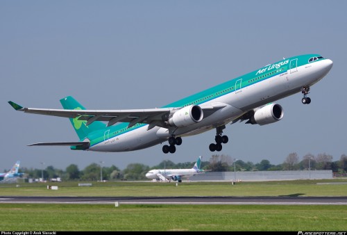 Επιβάτης σε πτήση με προορισμό το Δουβλίνο δάγκωσε συνεπιβάτη του και μετά πέθανε
