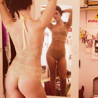 Απολαύστε αυτά τα χειροποίητα, αθηναϊκά εσώρουχα που θα σας κάνουν να ονειρεύεστε και τη μέρα