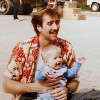 Πώς να πάρετε σωστά αγκαλιά ένα μωρό που δεν είναι δικό σας