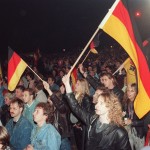Στις 3 Οκτωβρίου του 1990 συντελείται η επανένωση της Ανατολικής με τη Δυτική Γερμανία