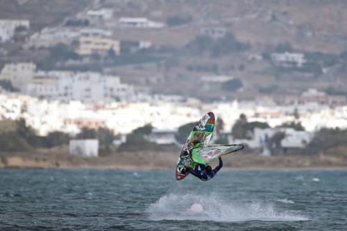 Η Νάξος φιλοξενεί το μεγαλύτερο Freestyle Windsurf event της Ελλάδας