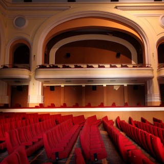 Το «Αττικόν» και ο «Απόλλων» παραμένουν ανέπαφα εσωτερικά. Βρείτε έναν τρόπο να επαναλειτουργήσουν!