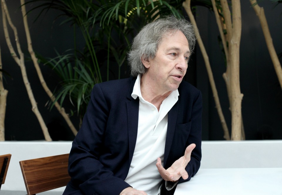 French philosopher - novelist Pascal Bruckner at the Museum of Cycladic Art, Athens, November 2015 / Ï ãÜëëïò öéëüóïöïò, äïêéìéïãñÜöïò êáé ìõèéóôïñéïãñÜöïò ÐáóêÜë ÌðñõêíÝñ óôï Ìïõóåßï ÊõêëáäéêÞò ÔÝ÷íçò, ÁèÞíá, ÍïÝìâñéïò 2015