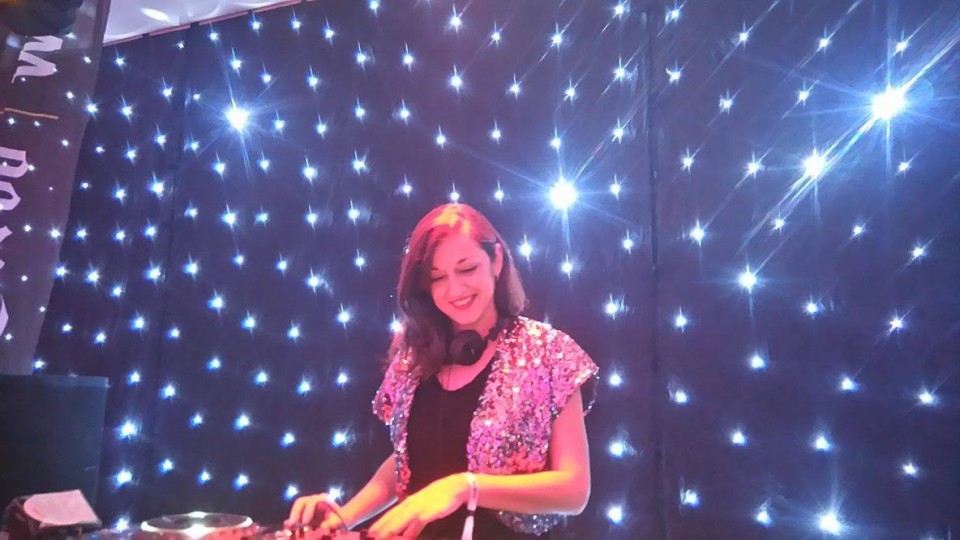 Το όμορφο κορίτσι της Popagnada Oh Yeah! aka Katerina Karali