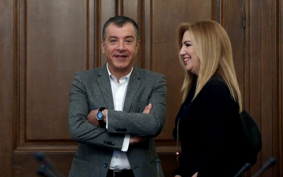 Political party leaders' meeting / Óõìâïýëéï ðïëéôéêþí áñ÷çãþ