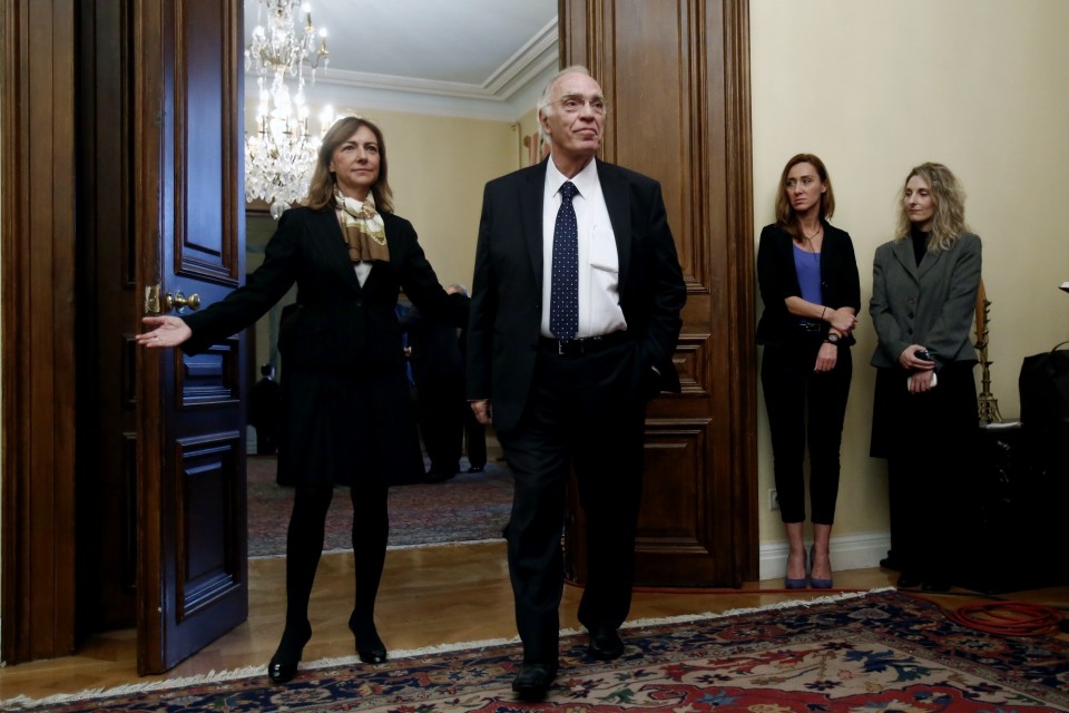 Political party leaders' meeting / Óõìâïýëéï ðïëéôéêþí áñ÷çãþ