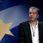 Θεοδωράκης: Κάλεσμα συμπαράστασης έξω από τη γαλλική πρεσβεία