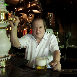 Red Lion: Η πιο αυθεντική παμπ της πόλης βρυχάται στα Ιλίσια