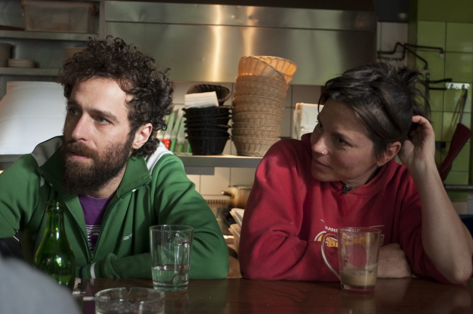 Δύο από τους δεκατέσσερις ανθρώπους που τρέχουν την εργατική κολεκτίβα. 