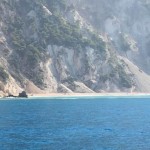 Μεγάλες ζημιές στη Λευκάδα – Αγνώριστη η παραλία Εγκρεμνοί