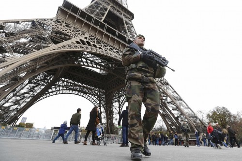 Νεκροί τουλάχιστον 16 ξένοι υπήκοοι από τις επιθέσεις στο Παρίσι