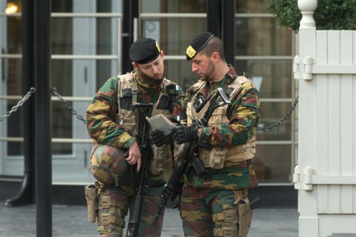 Βέλγιο: Ανθρωποκυνηγητό στις Βρυξέλλες για τη σύλληψη τουλάχιστον ενός ενόπλου