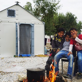 Καταφύγια προσφύγων φτιαγμένα από την ΙΚΕΑ σε κέντρα μεταναστών