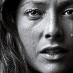 1 στις 3 γυναίκες έχουν υποστεί βία μέχρι να ενηλικιωθούν