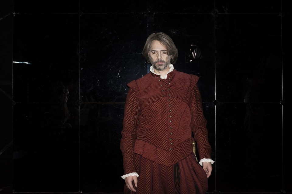 Καπουλέτοι και Μοντέκκοι,Τάσος Αποστόλου