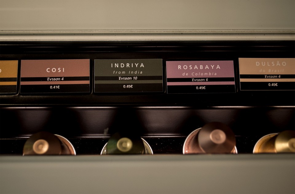 Nespresso store, Athens, Greece, November 2015 / ÍåóðñÝóóï, ÊáôÜóôçìá, ÁèÞíá, ÍïÝìâñéïò 2015