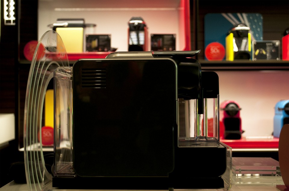 Nespresso store, Athens, Greece, November 2015 / ÍåóðñÝóóï, ÊáôÜóôçìá, ÁèÞíá, ÍïÝìâñéïò 2015