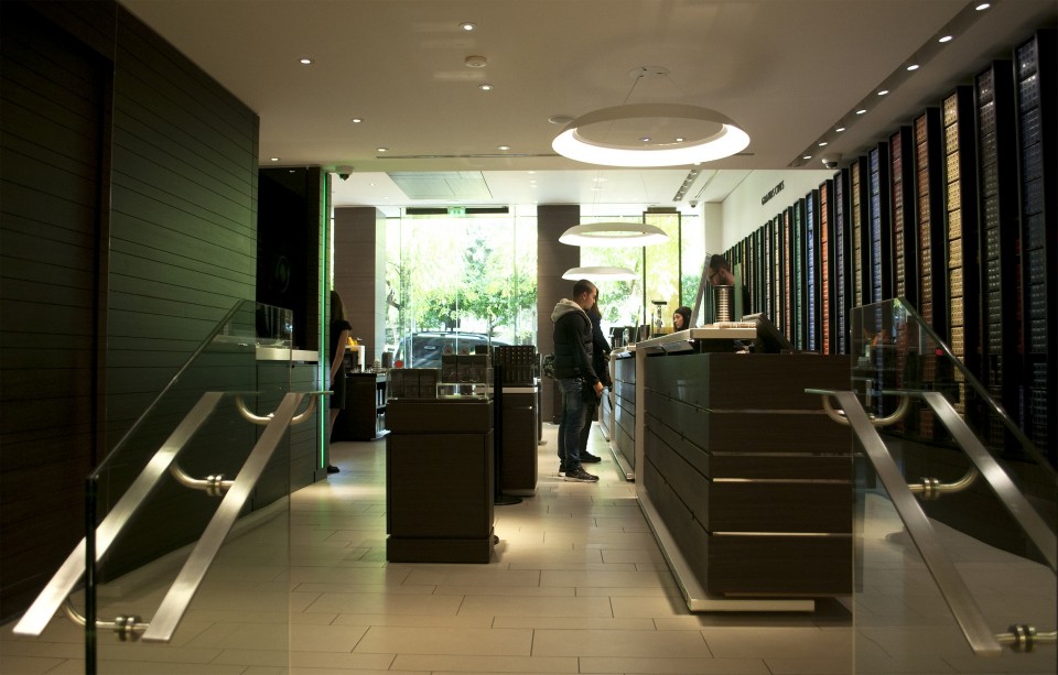 Nespresso store, Athens, Greece, November 2015 / ÍåóðñÝóóï, ÊáôÜóôçìá, ÁèÞíá, ÍïÝìâñéïò 2015