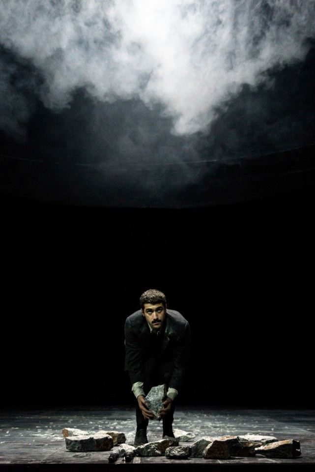 Still Life, Φ: Τζούλιαν Μόμμερτ