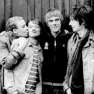 Κάτι παίζει με τους Stone Roses