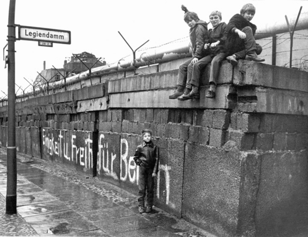 Children play on the Berlin Wall