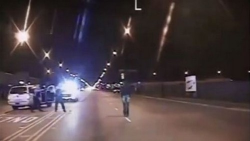 Αστυνομικός στο Σικάγο πυροβόλησε 16 φορές έφηβο αφροαμερικανό