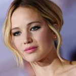 Η Τζένιφερ Λόρενς δίπλα στα μικρά παιδιά του Κεντάκι