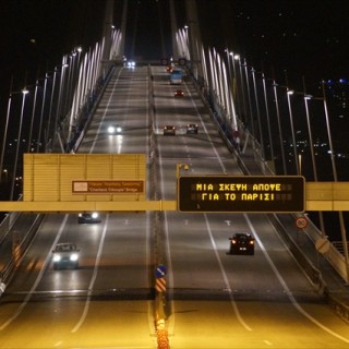 Ελληνικά κτίρια στα χρώματα της Γαλλίας